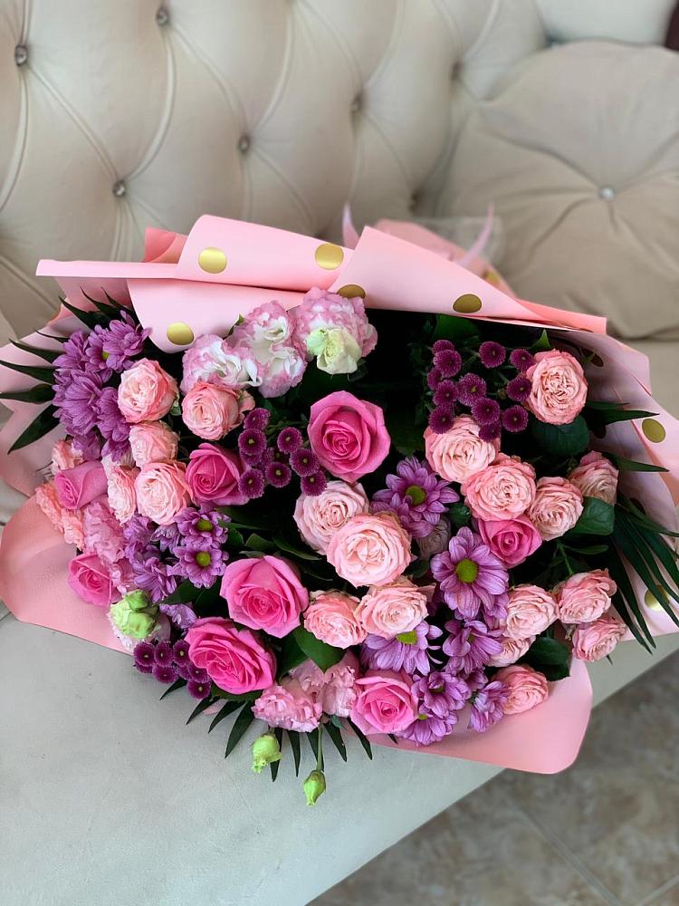 Букет цветов из: Хризантемы, Розы и Лизиантусы в Пелагиаде