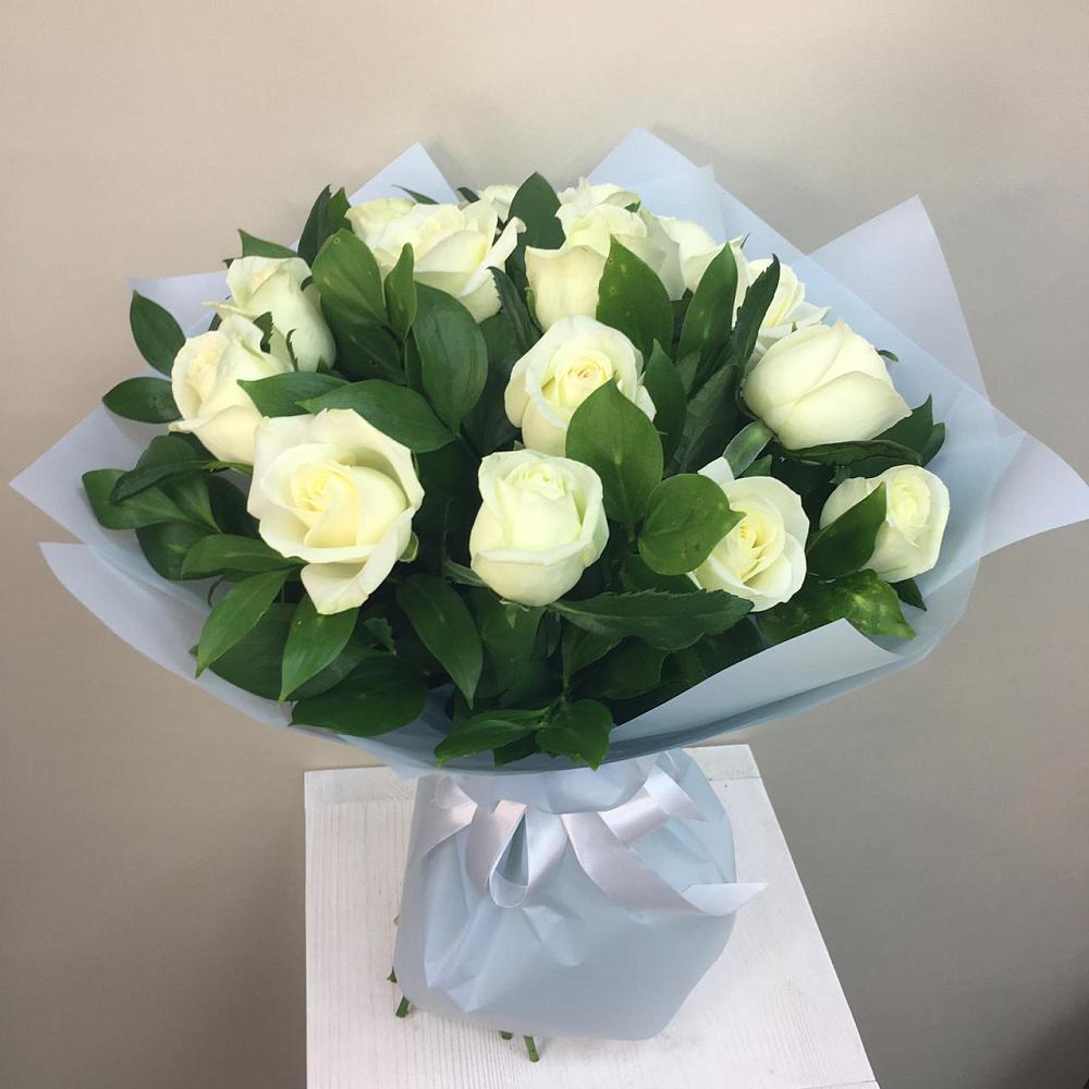 Букет 15 Белых роз Проуд в Пелагиаде