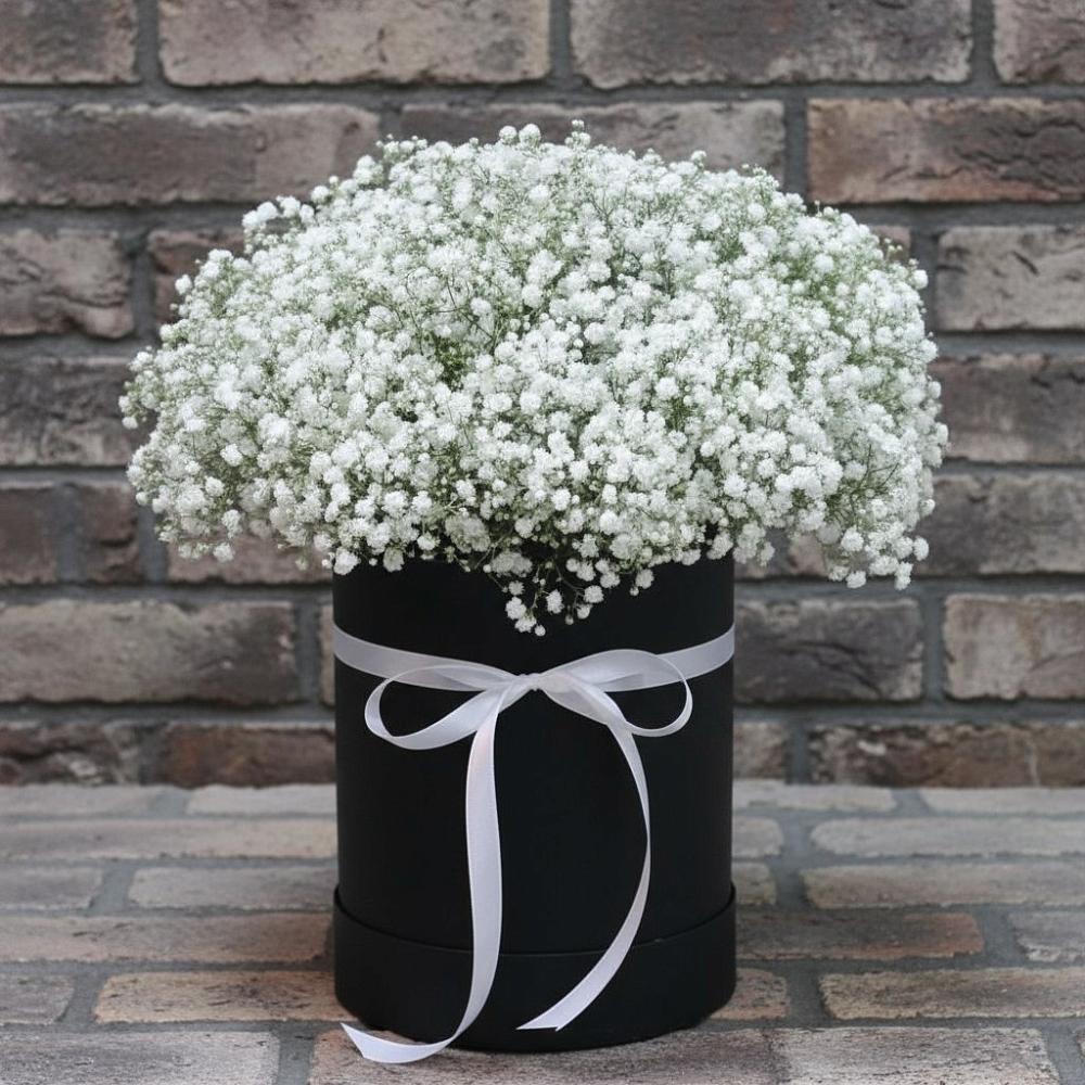 Цветочная композиция из Гипсофила в шляпной коробке в Пелагиаде