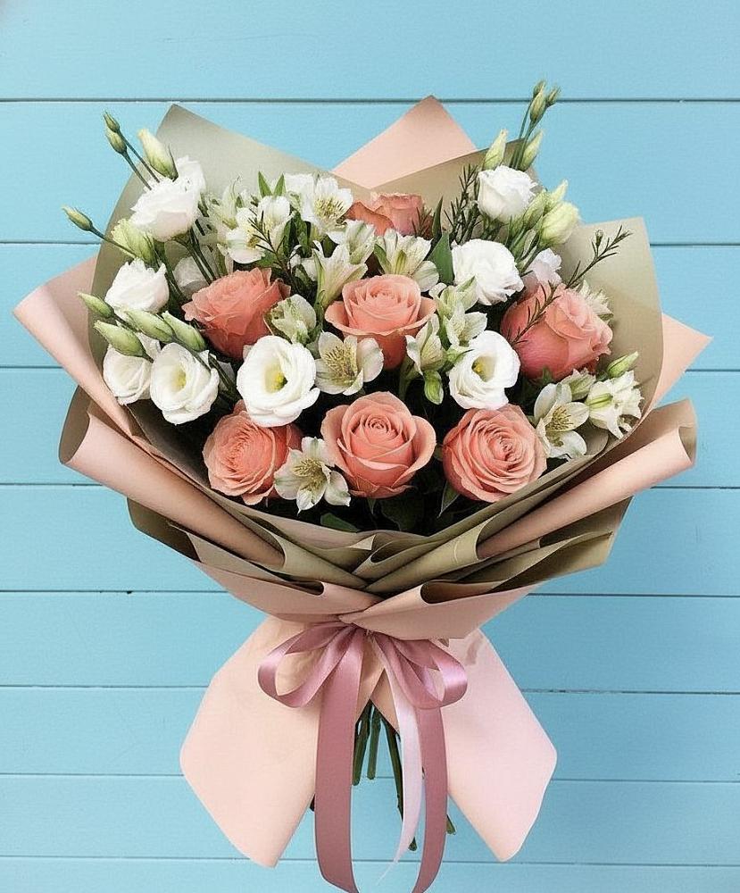 Букет цветов из: Розы, Альстромерии и Лизиантусы в Пелагиаде