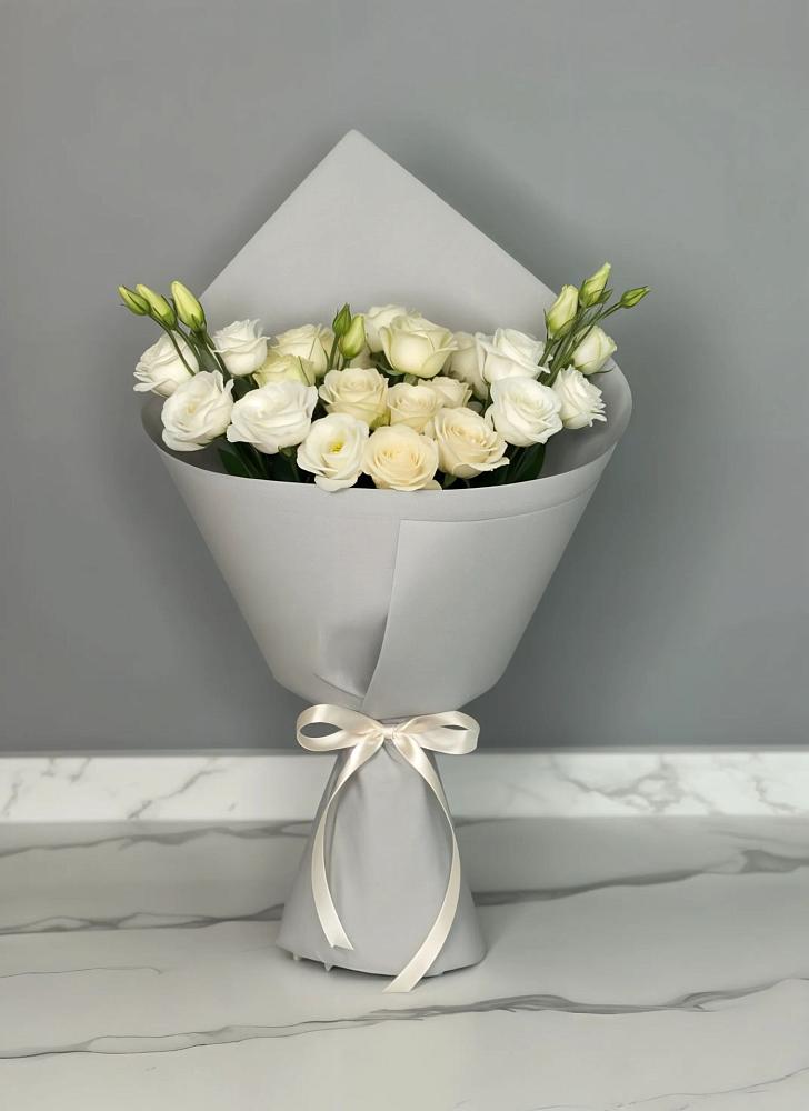 Букет цветов из: Розы и Лизиантусы в Пелагиаде