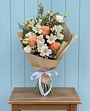 Букет цветов из:  Альстромерии, Лизиантусы, Розы и Хризантемы в Пелагиаде