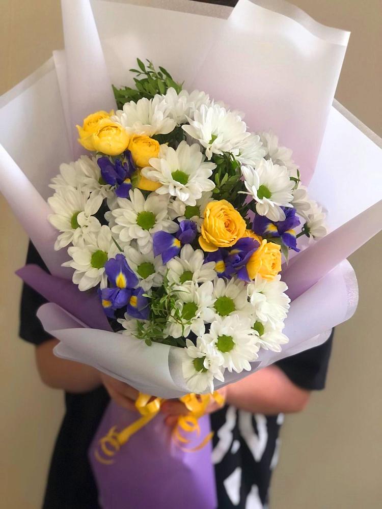Букет цветов из: Ирисы, Хризантемы и Розы в Пелагиаде