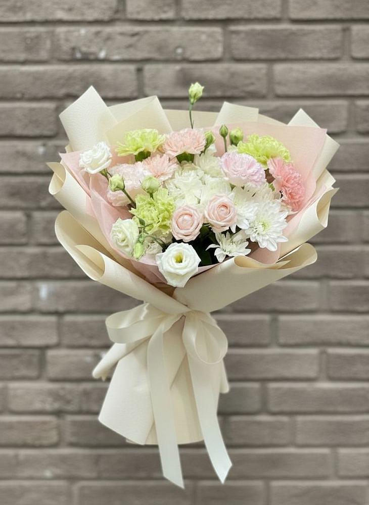 Букет цветов из: Гвоздики, Розы, Лизиантусы и Хризантемы в Пелагиаде