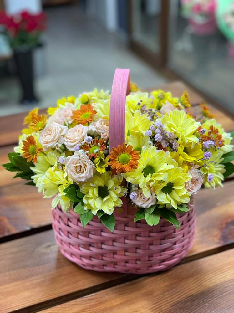 Цветочная композиция из Хризантемы и Розы в корзине в Пелагиаде