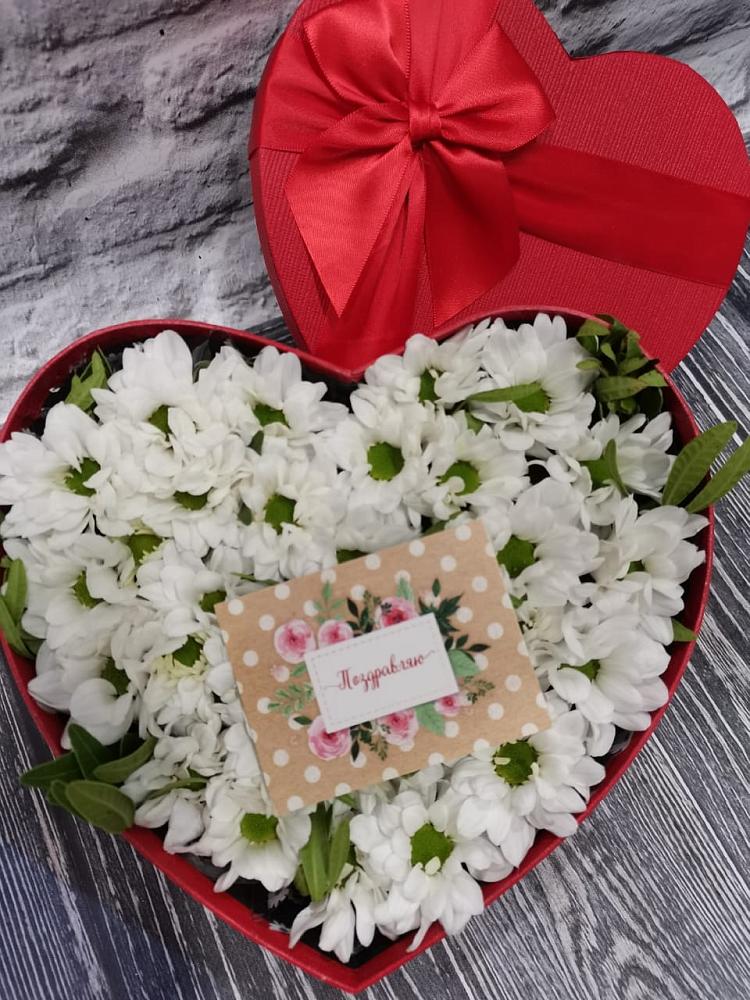 Цветочная композиция из Хризантемы в виде сердца в Пелагиаде