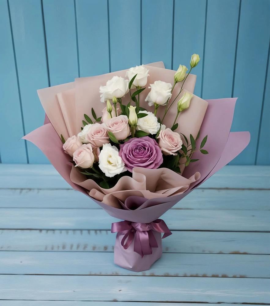 Букет цветов из: Розы и Лизиантусы в Пелагиаде